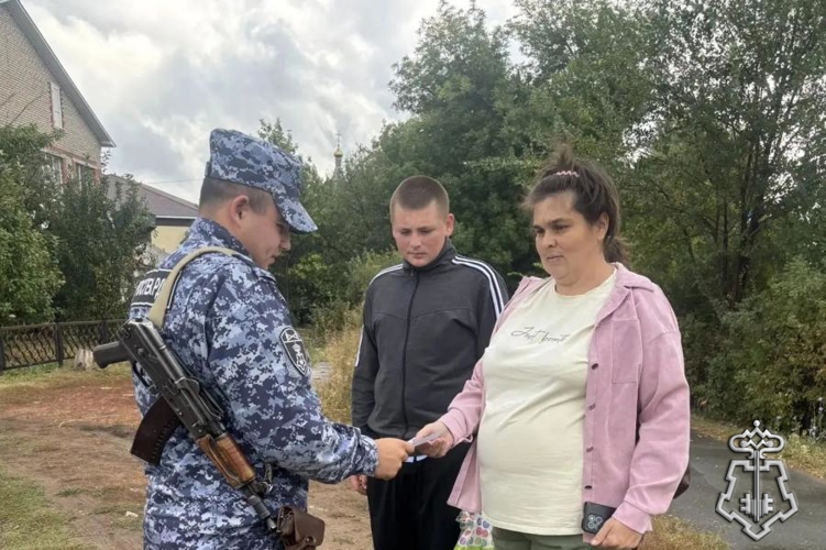 В Оренбургской области росгвардейцы проводят акцию «Безопасный дом, подъезд, квартира»