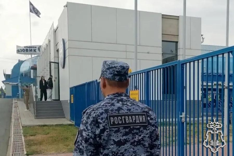 Росгвардейцы обеспечили безопасность во время проведения футбольного матча в Оренбурге