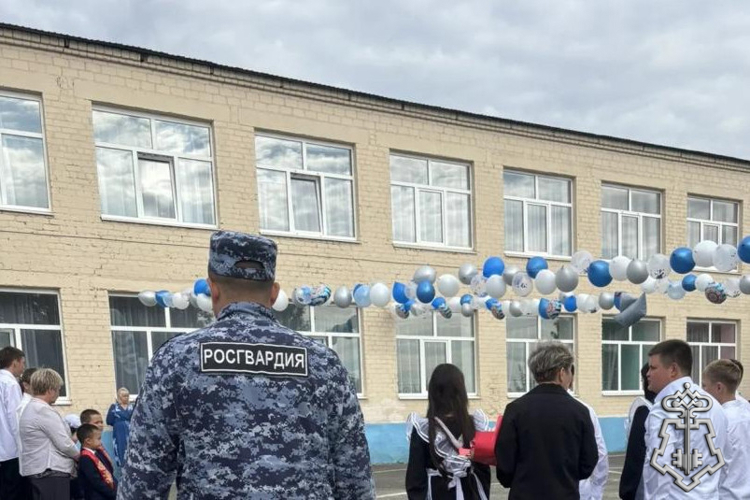 В Оренбургской области росгвардейцы обеспечили правопорядок в День знаний