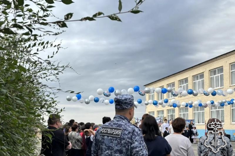 В Оренбургской области росгвардейцы обеспечили правопорядок в День знаний