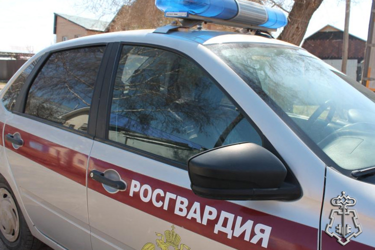 В Оренбурге росгвардейцы задержали мужчину, который угрожал женщине физической расправой
