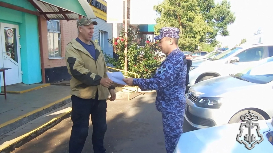 В Оренбургской области сотрудники вневедомственной охраны Росгвардии проводят акцию «Безопасный дом, подъезд, квартира»